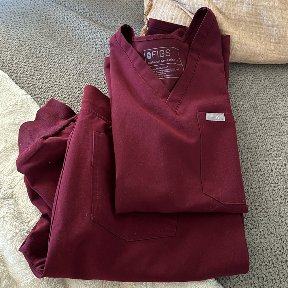 Women’s figs scrubs